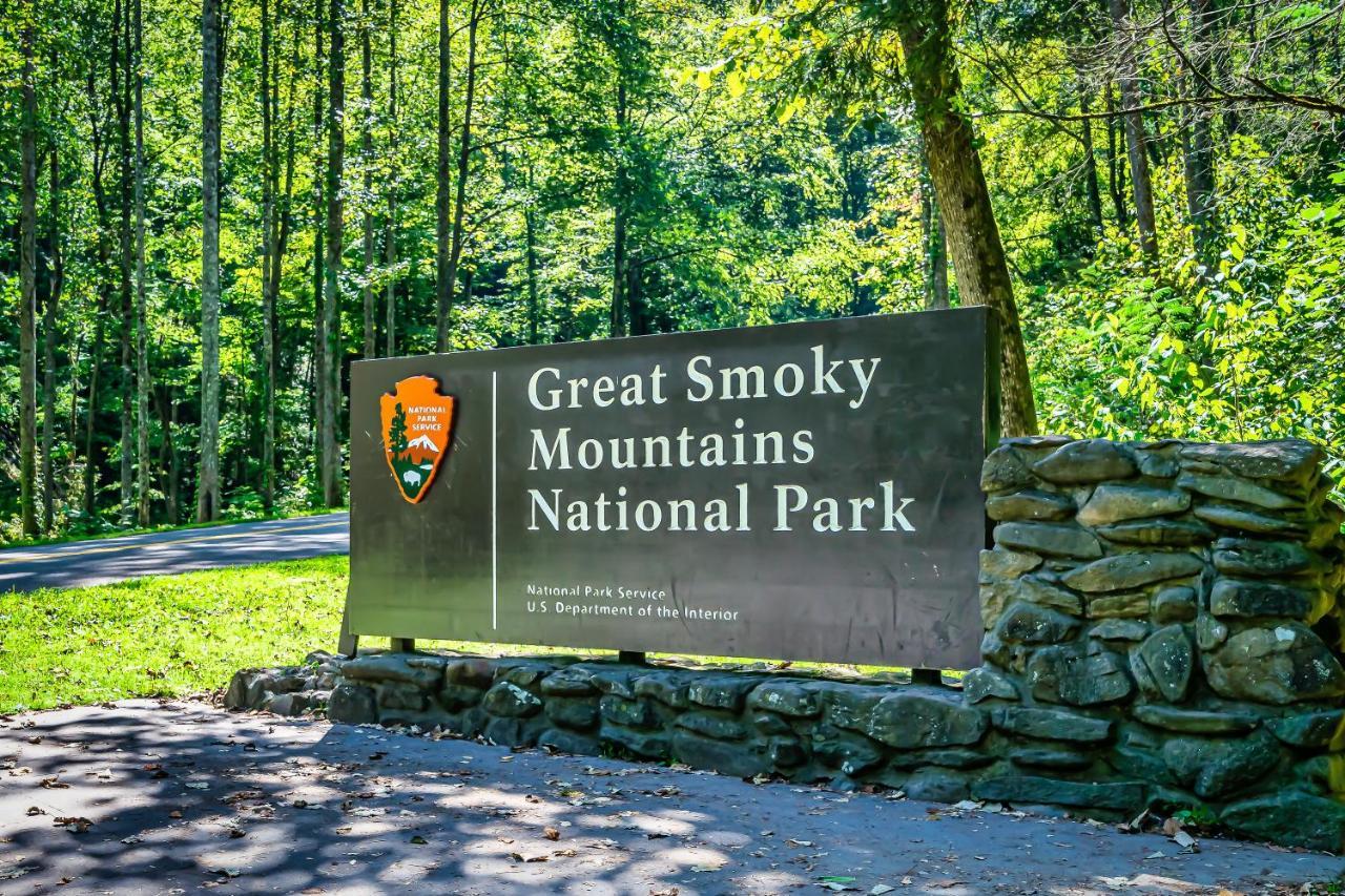 Mountains R Calling, Cozy Hideaway, King Beds, Hot-Tub, Arcade, Ev Ready Pigeon Forge Exterior foto
